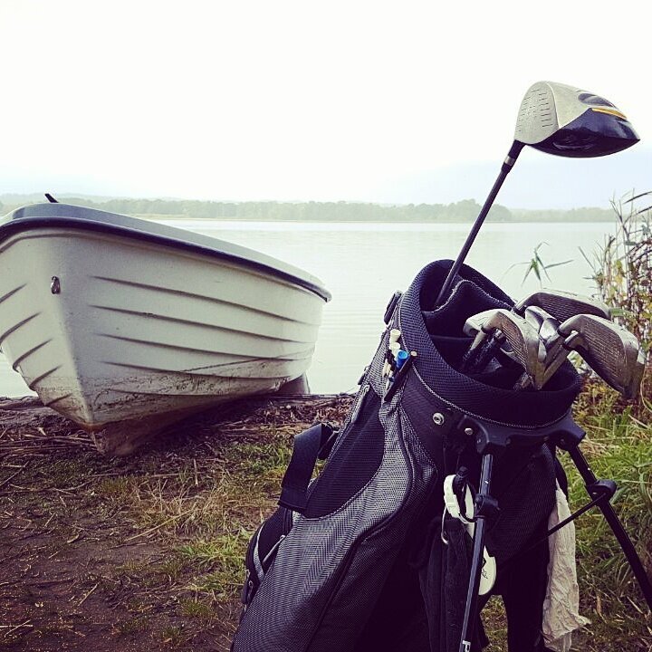 Golfspielen am See in Mecklenburg